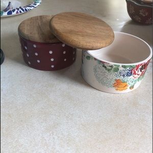 Pioneer woman salt and pepper bowls and covers